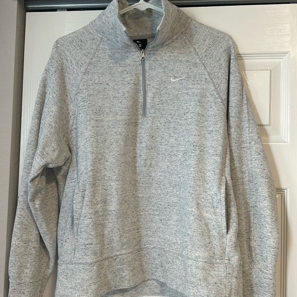 Nike pullover - Picture 1 of 3